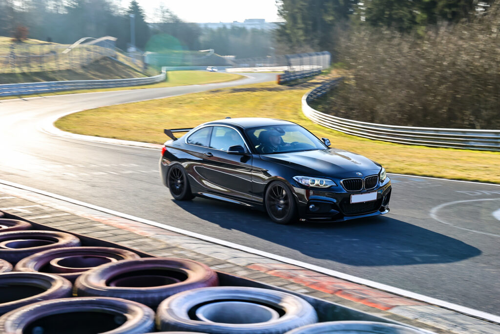Lej en BMW 230i F22 på nürburgring