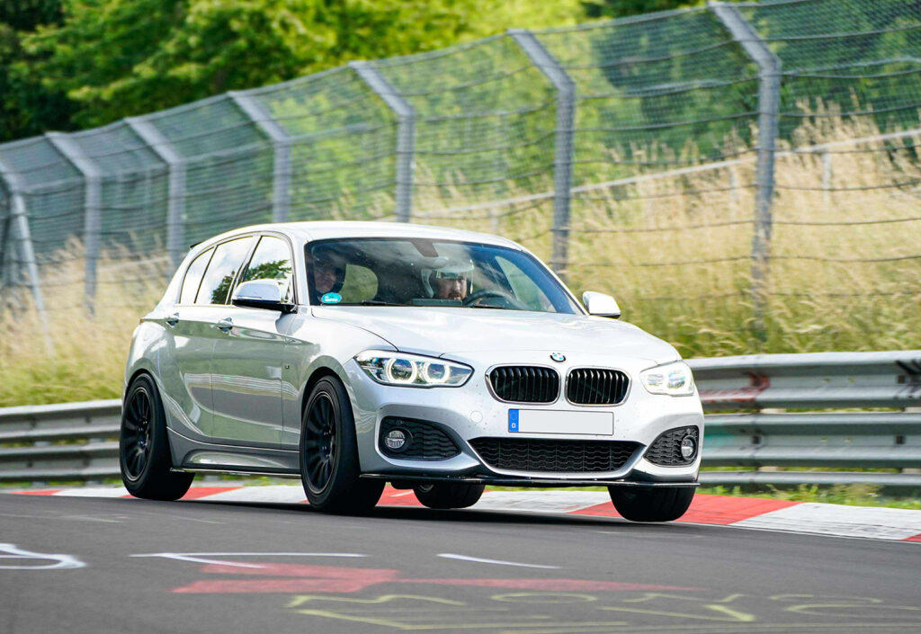 Lej en baneklar BMW 120i på Nürburgring